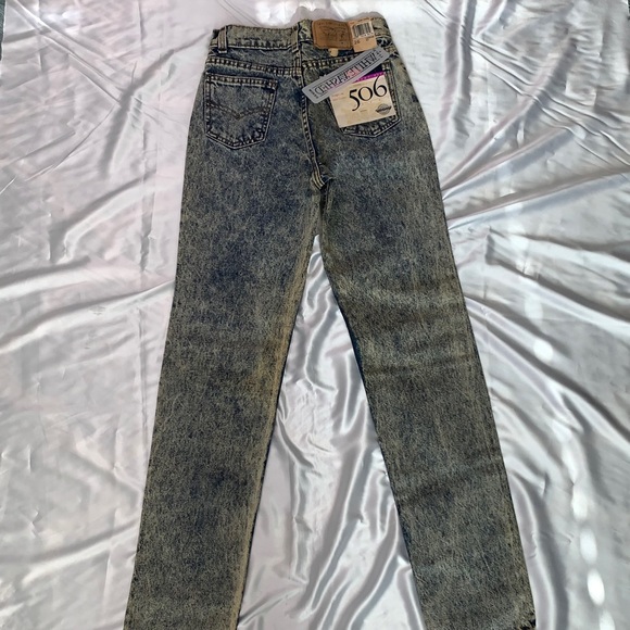 ๐ Vintage Whitewashed Levi Jeans ๐ - Picture 4 of 5